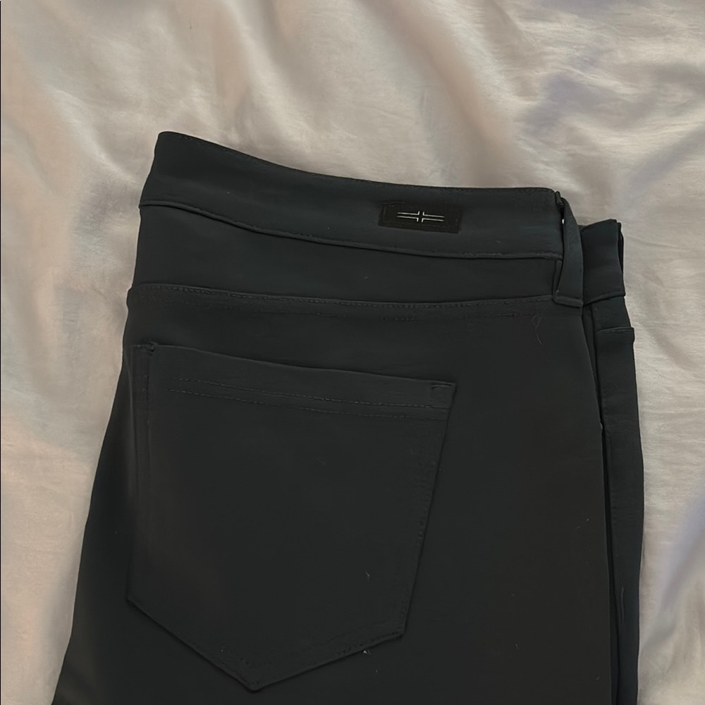 Liverpool Green Skinny Pants with Sleek Fit